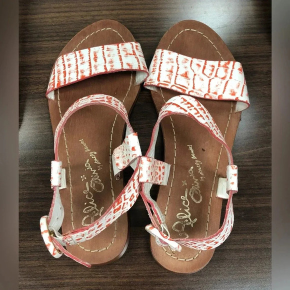 Alice + Olivia Sandals - Picture 5 of 9